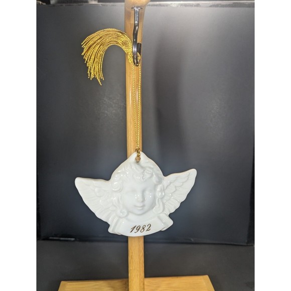 Vintage Christmas Remembrance White Porcelain Angel Cherub Ornament 1982 - Picture 2 of 5
